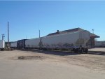 BN 2290, 12601 + 4 Freight Cars
